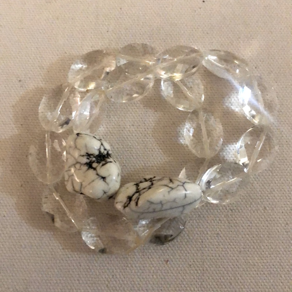 Set of fauceted crystal and white turquoise stretchy bracelets